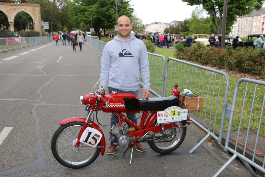 D15 peugeot poulain1